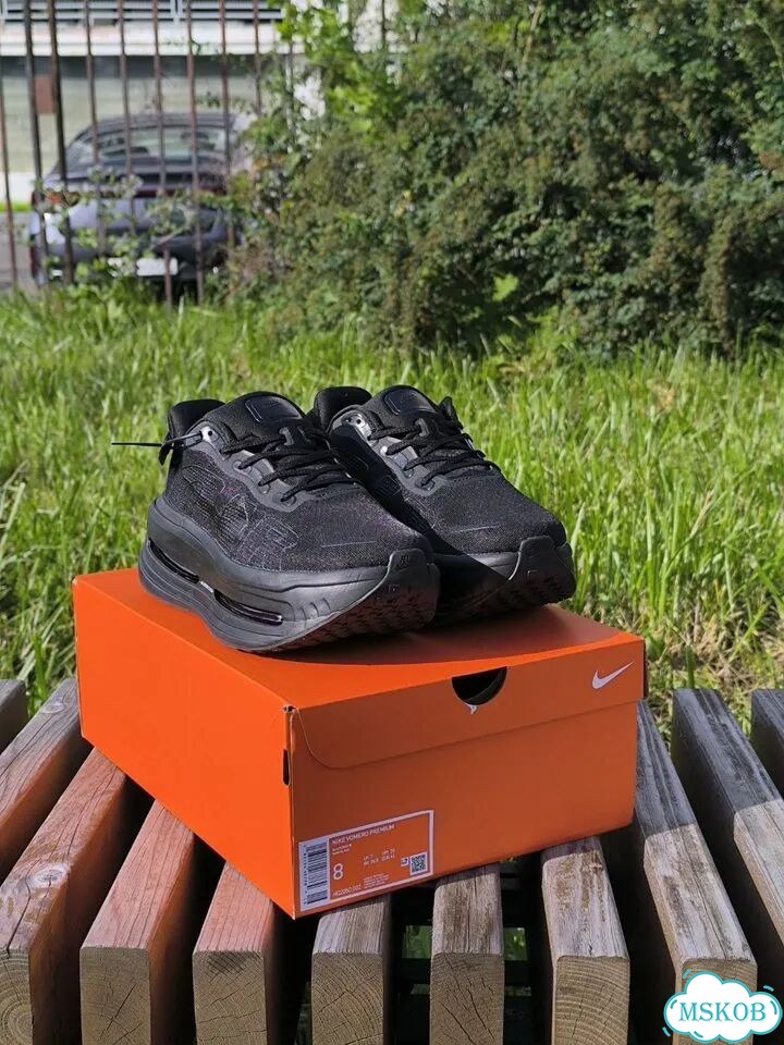 Кроссовки беговые Nike Vomero Premium мужские фото 6