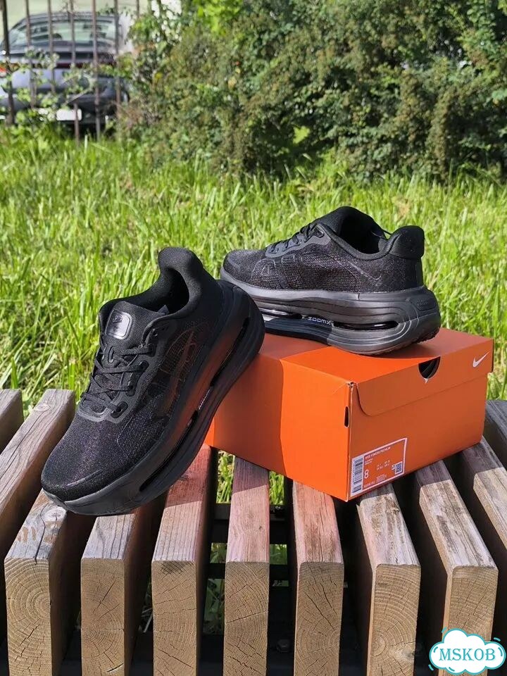 Кроссовки беговые Nike Vomero Premium мужские фото 7