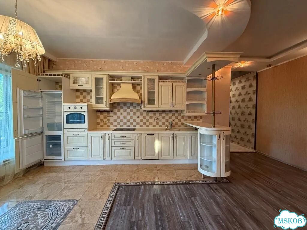 3-к. квартира, 100 м², 2/3 эт. фото 1