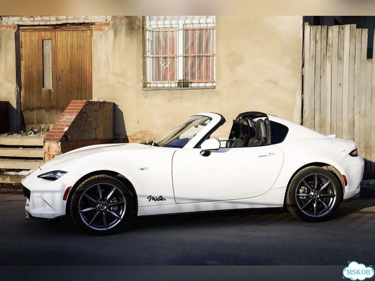 Кабриолет Mazda MX-5 Miata для поездок и съемок фото 1