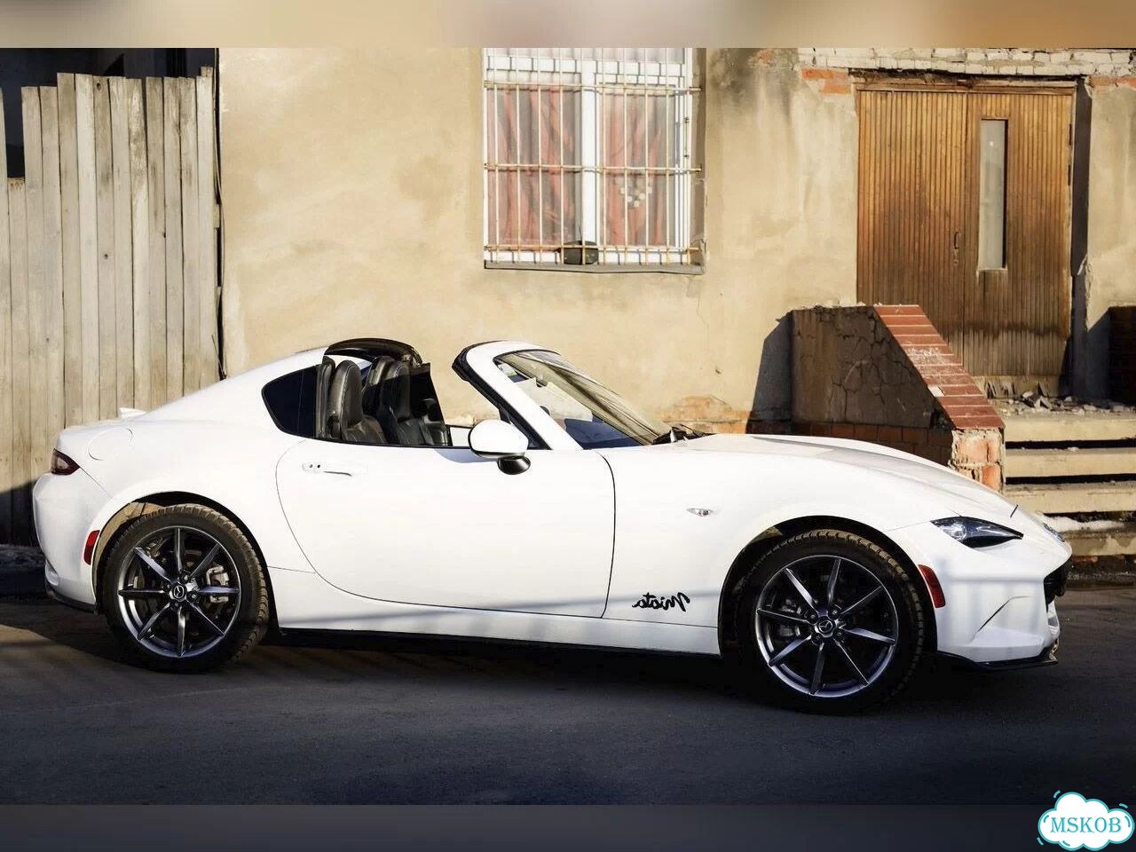 Кабриолет Mazda MX-5 Miata для поездок и съемок фото 6