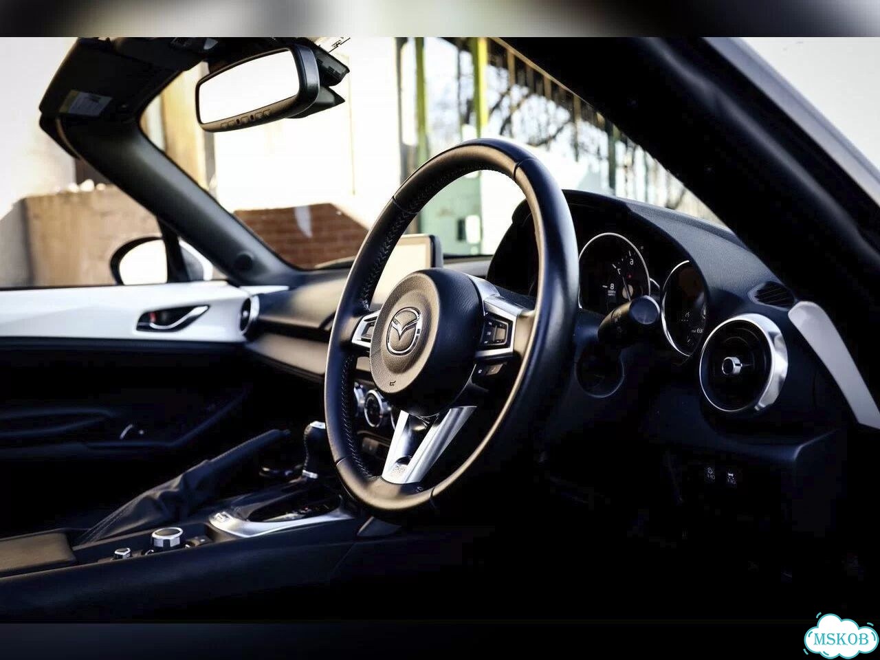 Кабриолет Mazda MX-5 Miata для поездок и съемок фото 9