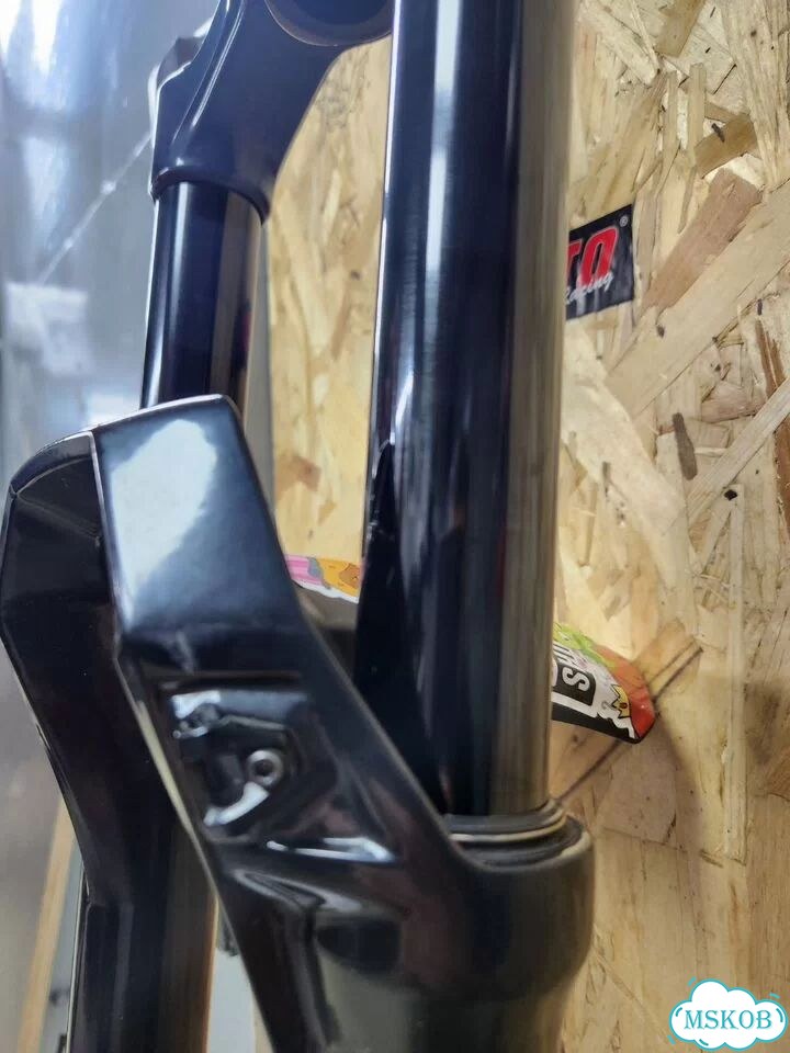 Вилка Rock Shox Zeb Ultimate 29 170мм фото 3