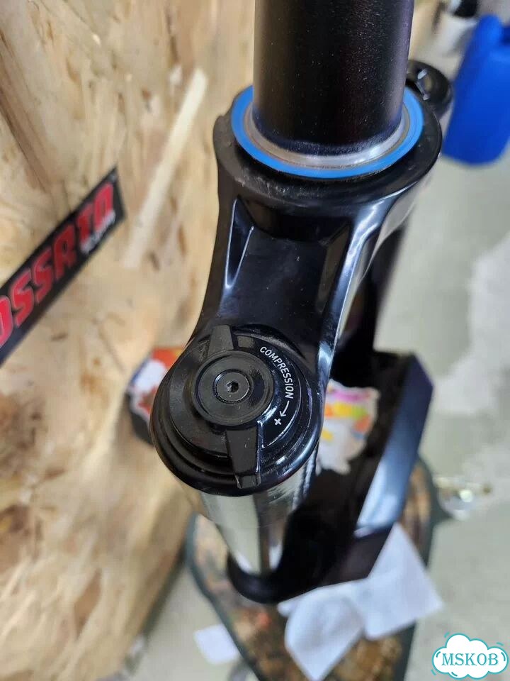 Вилка Rock Shox Zeb Ultimate 29 170мм фото 4