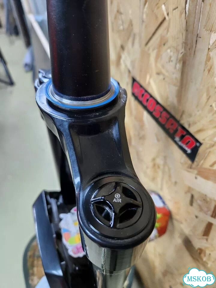 Вилка Rock Shox Zeb Ultimate 29 170мм фото 5