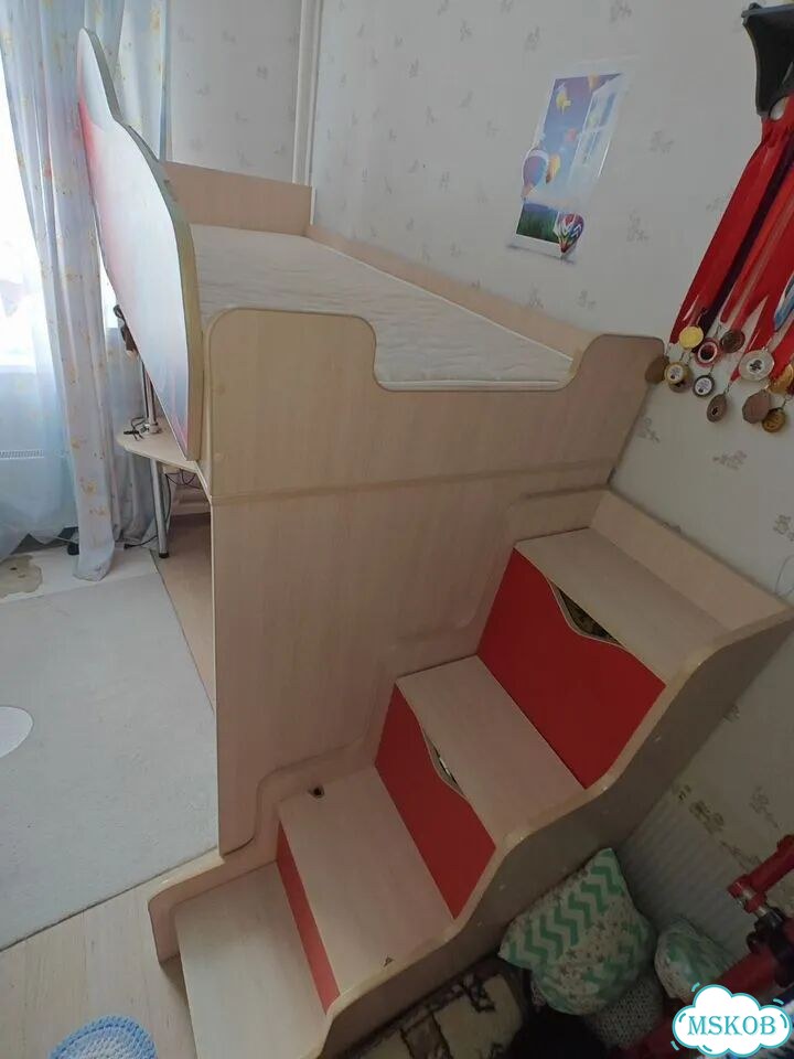 Детская кровать чердак со столом и шкафом фото 4