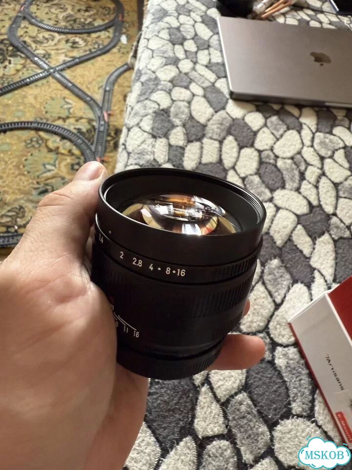 Объектив 7Artisans 50mm f0.95 фото 1