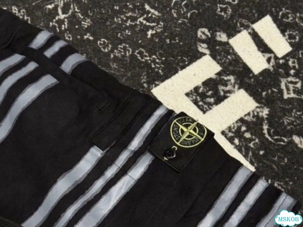 Шорты stone island x supreme белые фото 5