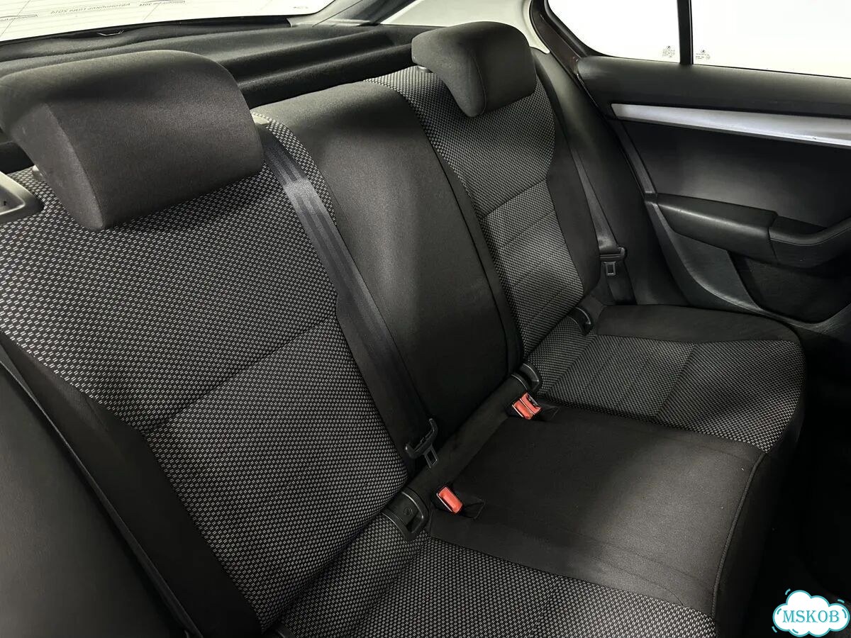 Skoda Octavia 1.8 MT, 2015, 252 569 км фото 15
