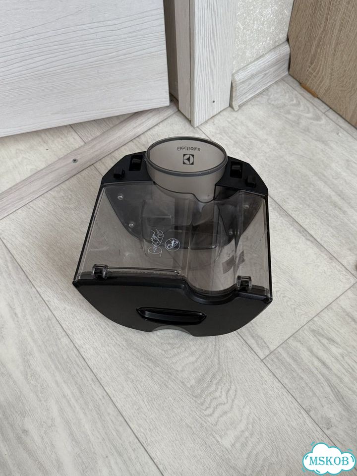 Контейнер для пылесоса Electrolux PC91-H6STM фото 3