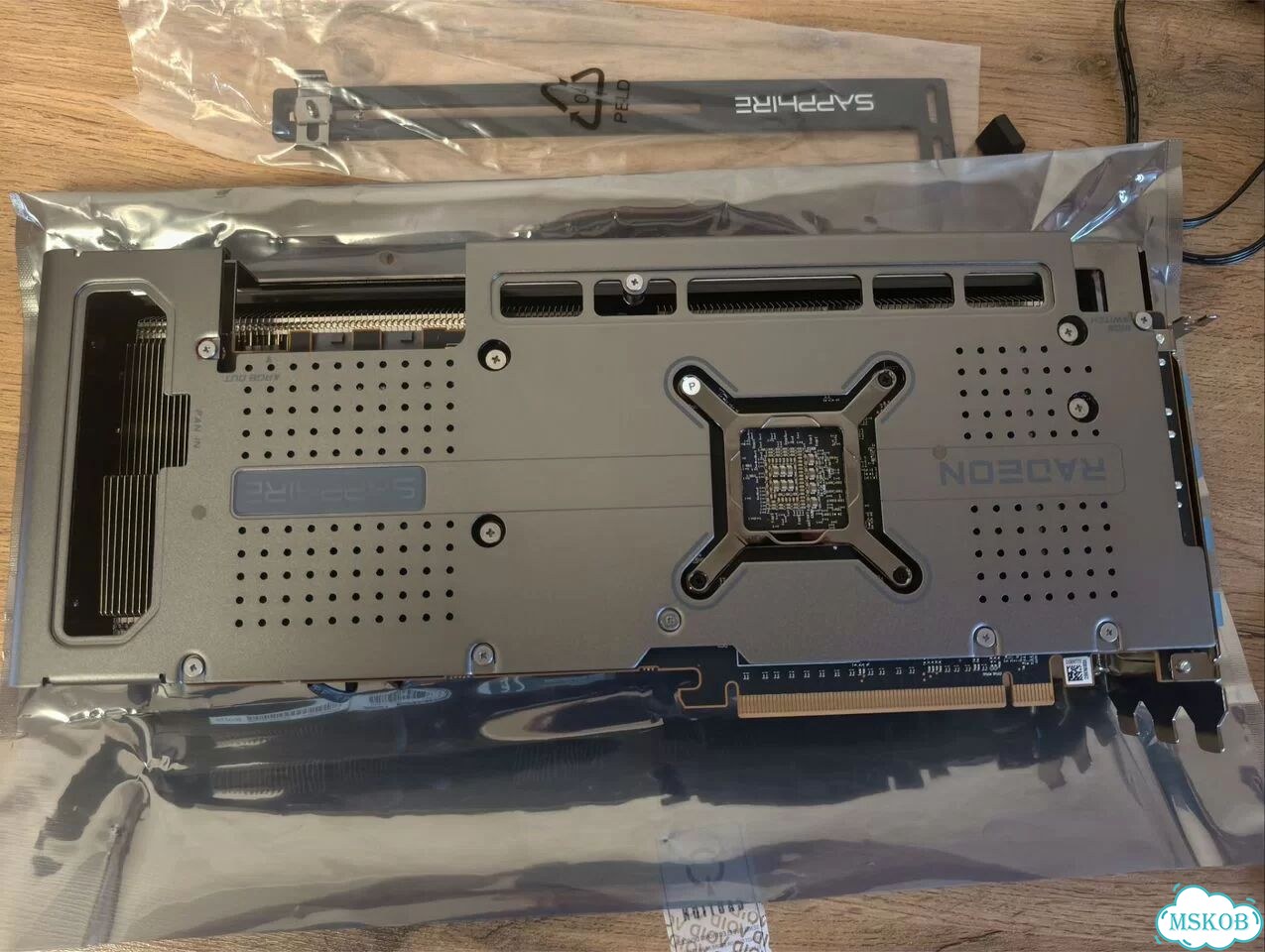 Видеокарта Sapphire AMD Radeon RX 7700 XT nitro+ фото 3