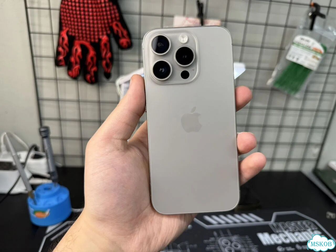 iPhone 15 Pro, 256 ГБ, SIM + eSIM фото 1