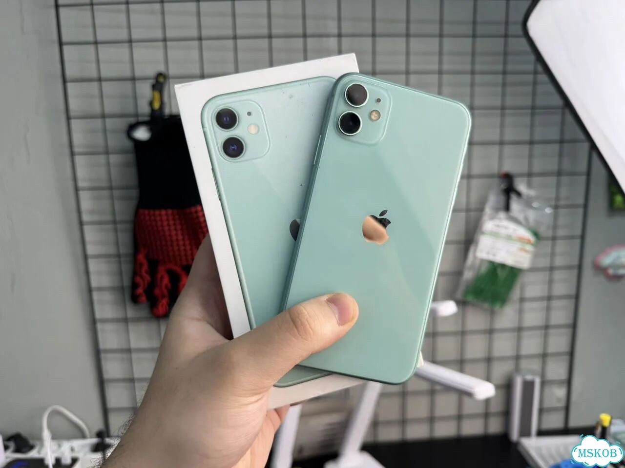 iPhone 11, 64 ГБ, SIM + eSIM фото 1