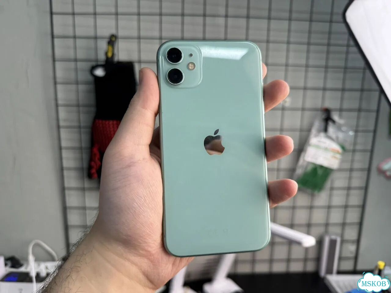 iPhone 11, 64 ГБ, SIM + eSIM фото 2