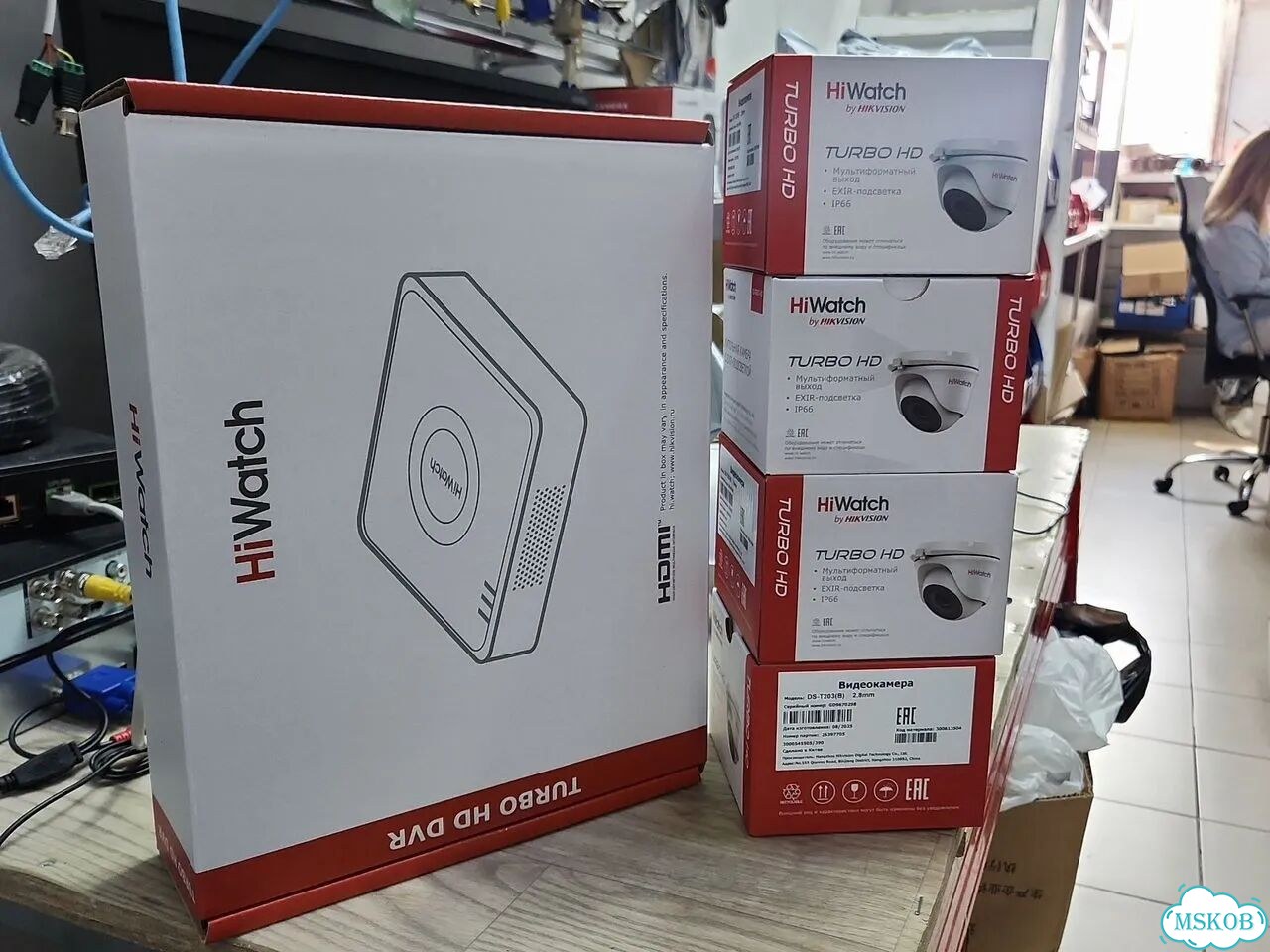 Видеорегистратор hiwatch + 4 камеры hiwatch фото 1