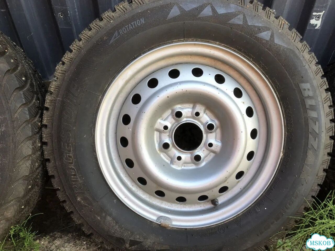 Bridgestone Blizzak Spike-01 175/70 R13 82T фото 2