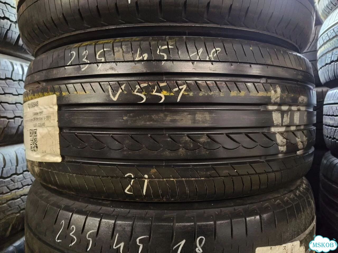 Yokohama Advan dB V551 235/45 R18 фото 1