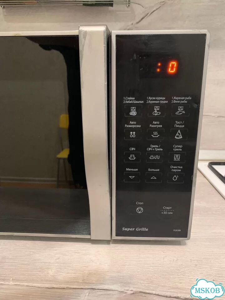 Микроволновка samsung. 23 л 800В. На. броне фото 2