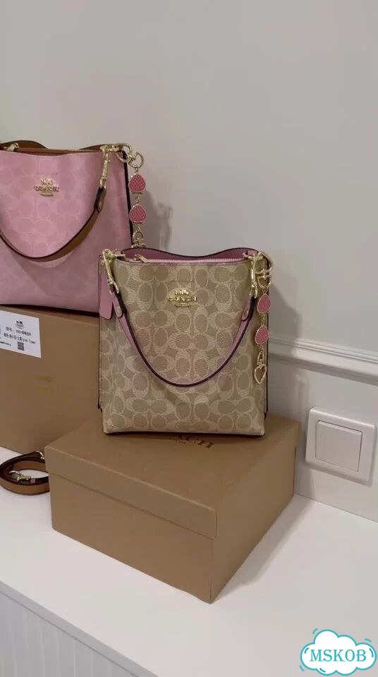 Сумка женская Coach розовая через плечо фото 1