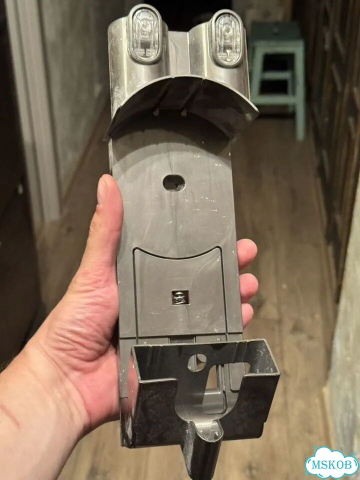 Оригинальный кронштейн для зарядки пылесоса Dyson фото 1