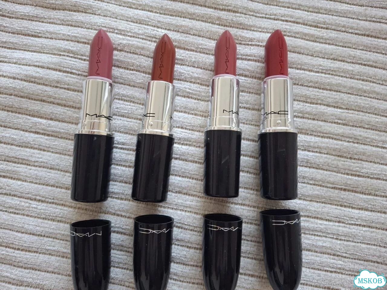 Помады MAC lustreglass 547,551,520,502 фото 1