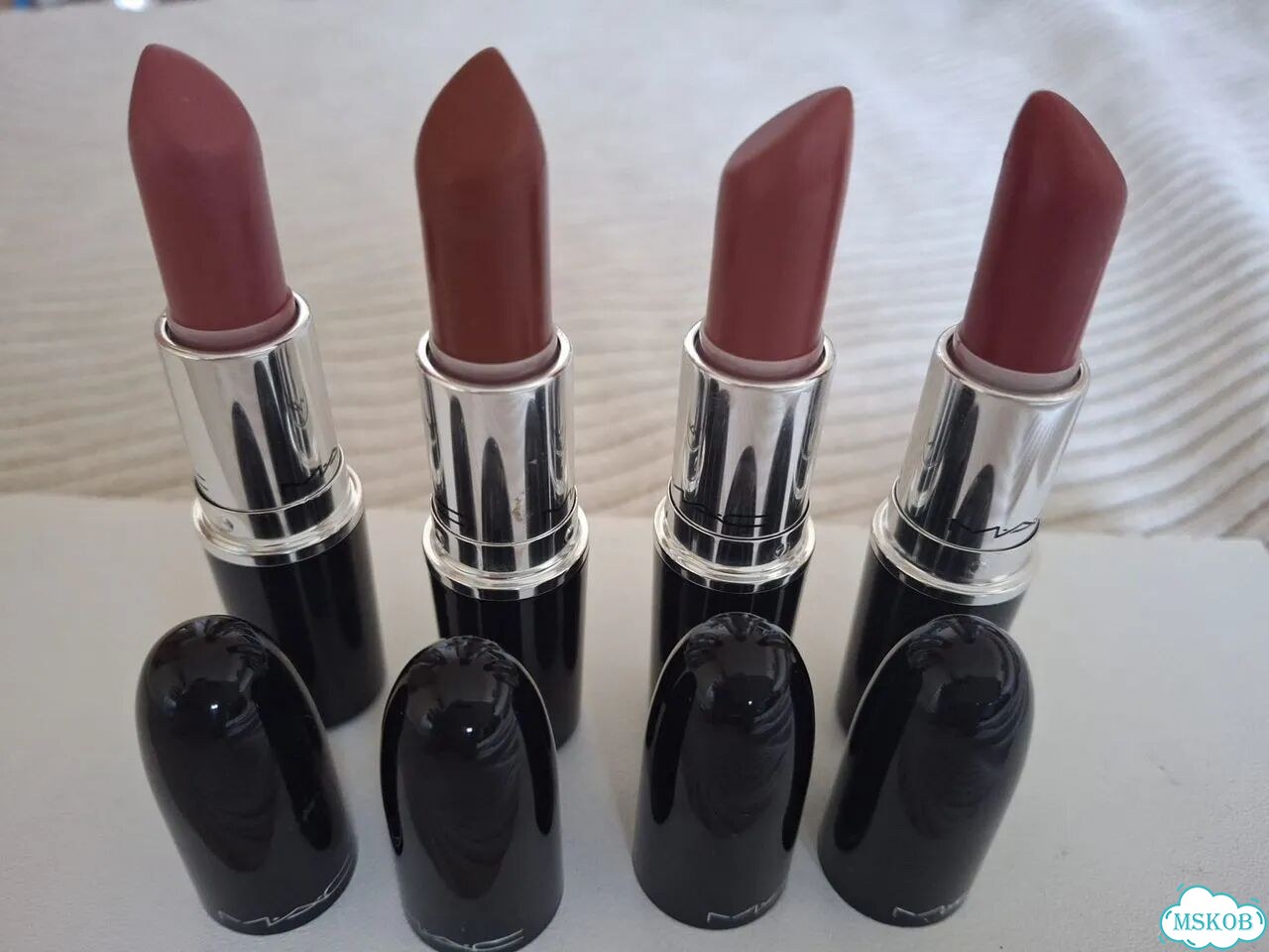 Помады MAC lustreglass 547,551,520,502 фото 2