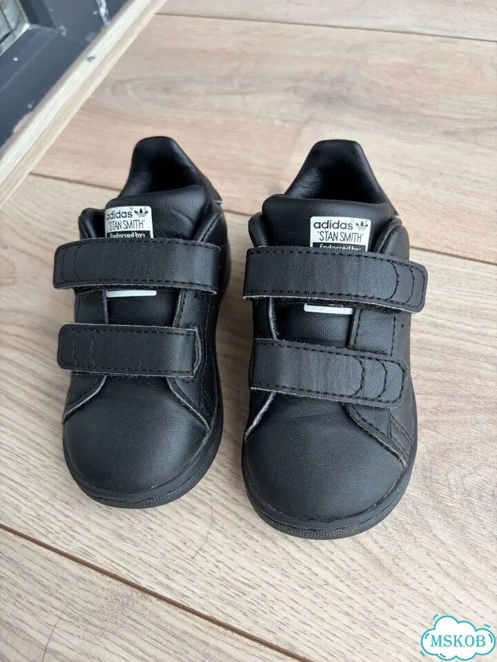 Кроссовки детские adidas 22 размер фото 1