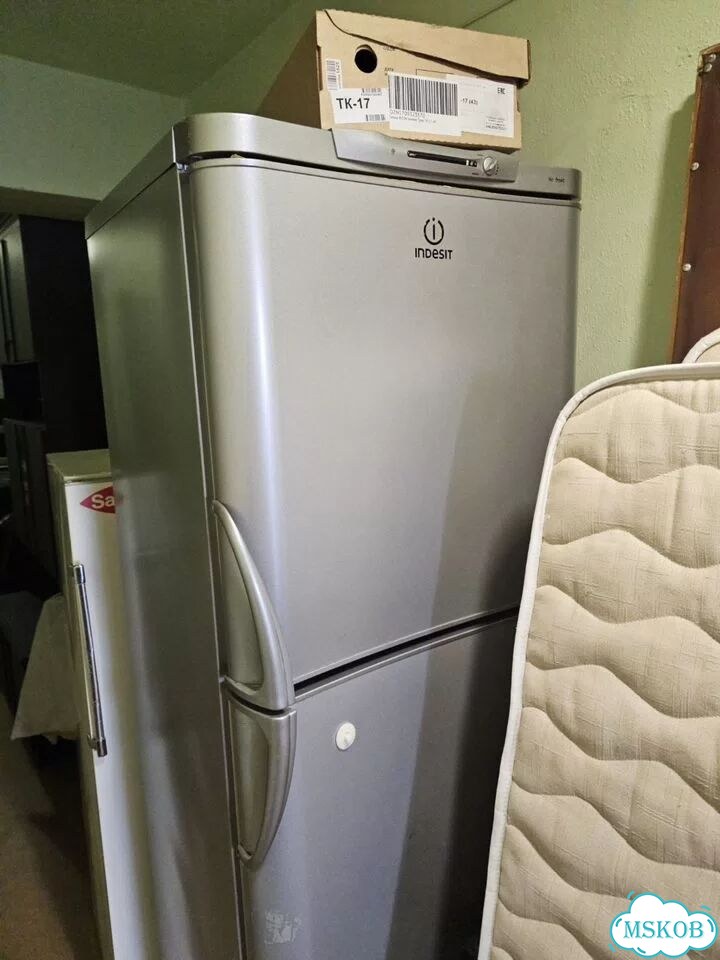 Холодильник indesit фото 1