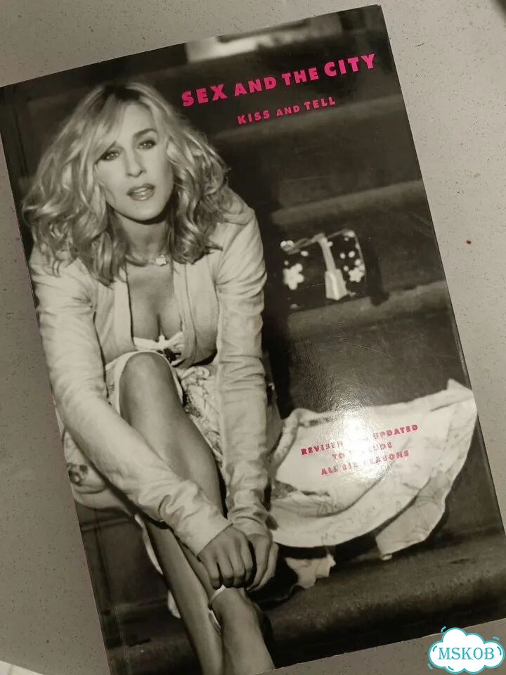 Книга Sex and the City. Kiss and tell 2004год фото 1