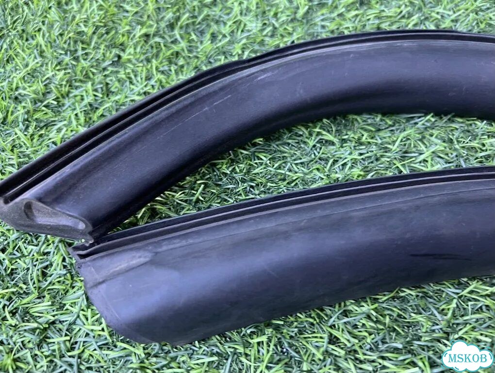 Уплотнительная резинка BMW Z4 E85 Япония фото 2