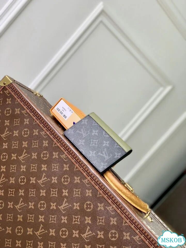 Обложка для паспорта Louis Vuitton фото 1