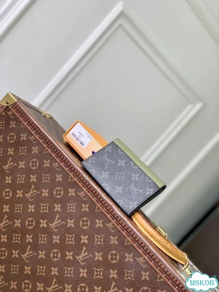 Обложка для паспорта Louis Vuitton фото 2