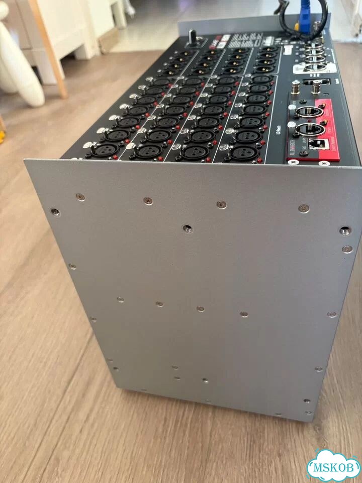 Цифровой микшерный пульт Allen Heath CDM32 Dante64 фото 3