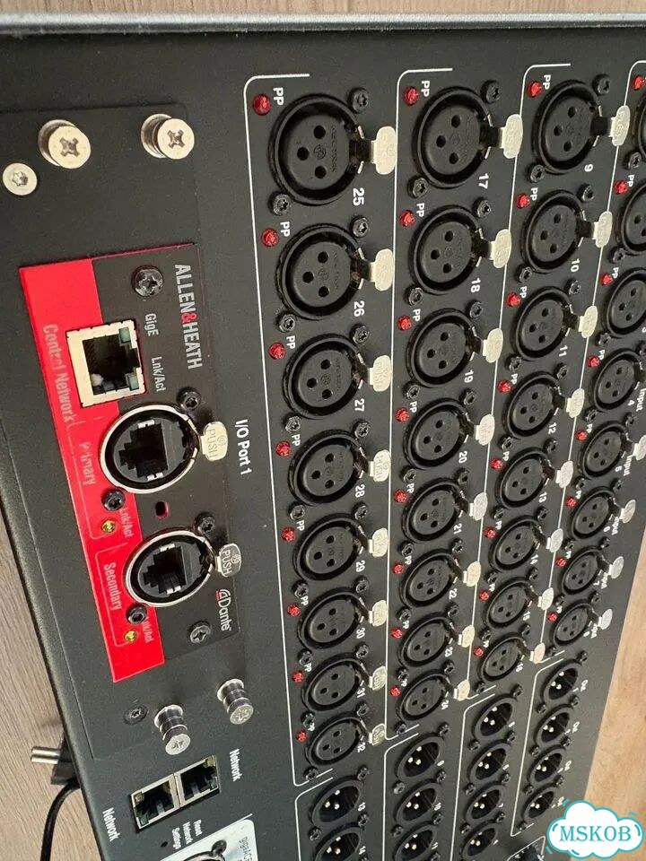 Цифровой микшерный пульт Allen Heath CDM32 Dante64 фото 4