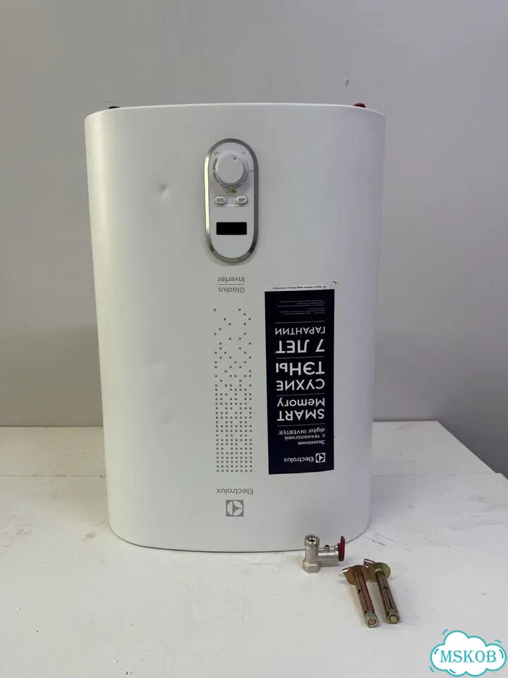 Водонагреватель Electrolux EWH 30 Gladius 2.0 фото 1