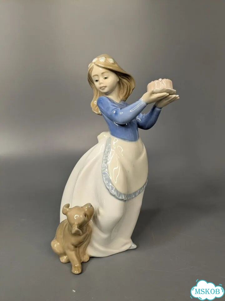 Статуэтка Девочка с тортом от Lladro фото 1