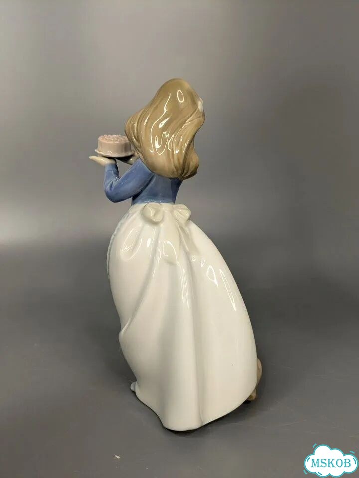 Статуэтка Девочка с тортом от Lladro фото 3