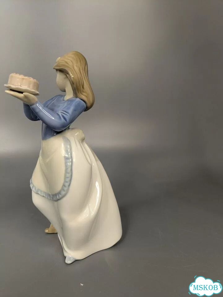 Статуэтка Девочка с тортом от Lladro фото 4
