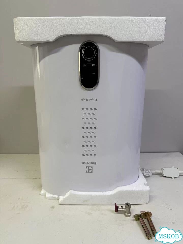 Водонагреватель Electrolux EWH 30 Royal Flash фото 1