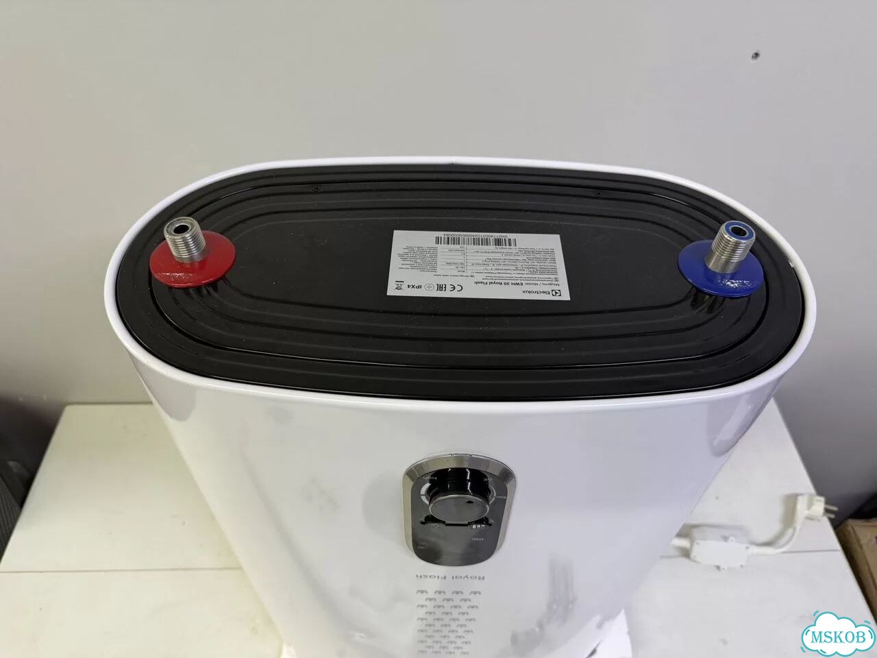 Водонагреватель Electrolux EWH 30 Royal Flash фото 4