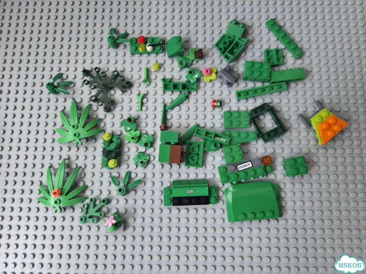 Lego лот зеленых деталей фото 1