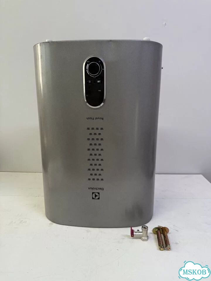 Водонагреватель Electrolux EWH 30 Royal Flash фото 1