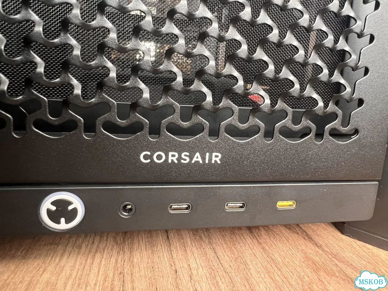 Корпус Corsair frame 4000D LCD фото 2