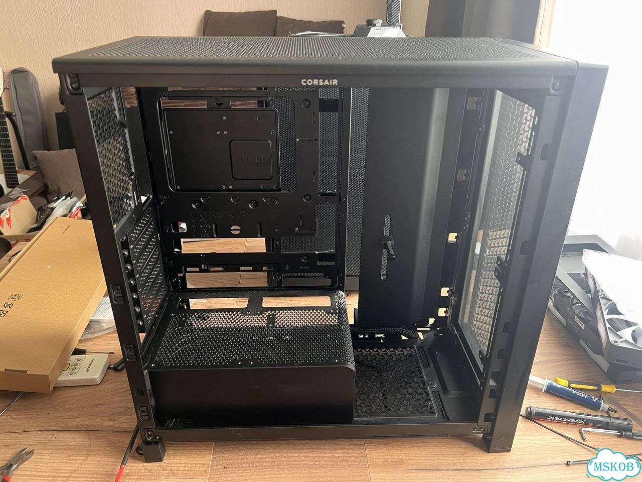 Корпус Corsair frame 4000D LCD фото 3