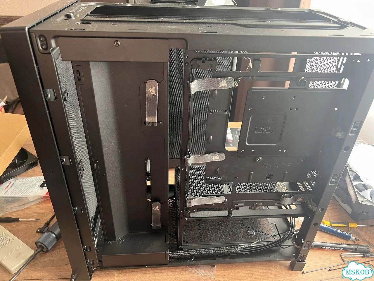 Корпус Corsair frame 4000D LCD фото 5