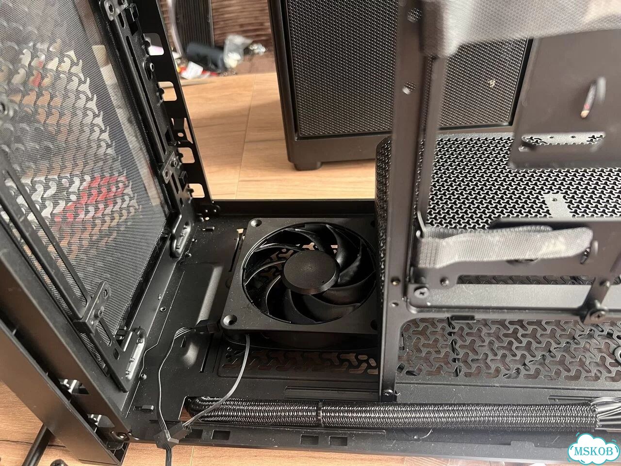Корпус Corsair frame 4000D LCD фото 6