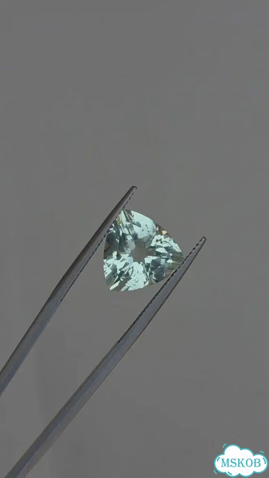 Натуральный зелёный флюорит 8.56 Ct фото 2