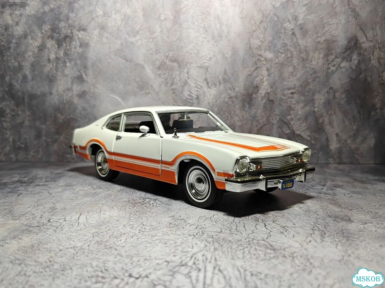 1/24 Ford Maverick Grabber (1974) White, Motormax фото 3