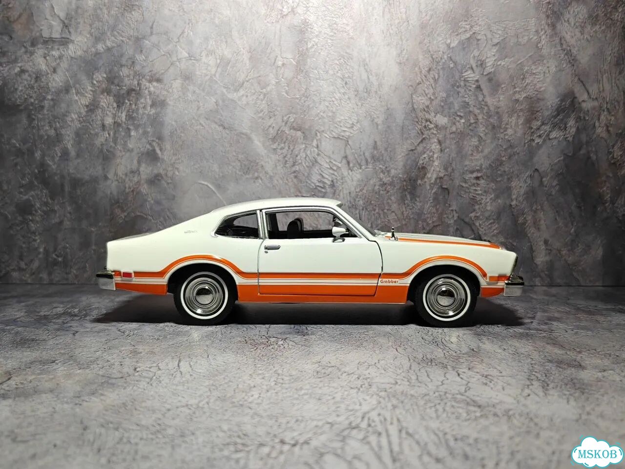 1/24 Ford Maverick Grabber (1974) White, Motormax фото 5
