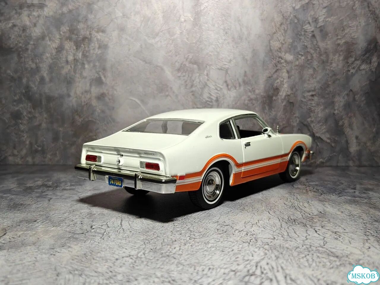 1/24 Ford Maverick Grabber (1974) White, Motormax фото 6